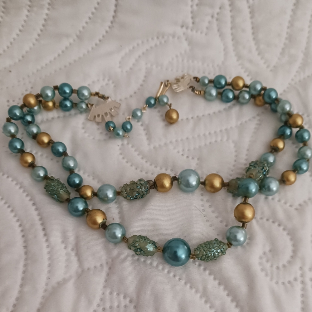 Vintage Japan 50s Teal and Gold Beaded Women's Necklace - Picture 4 of 10